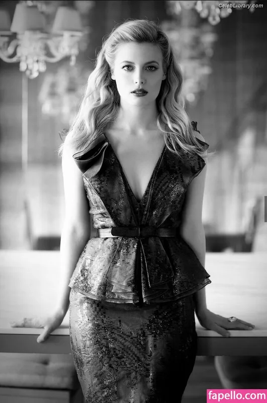 Gillian Jacobs photo 7 of 786