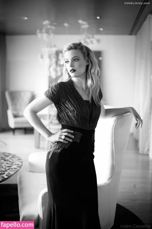 Gillian Jacobs photo 9 of 786