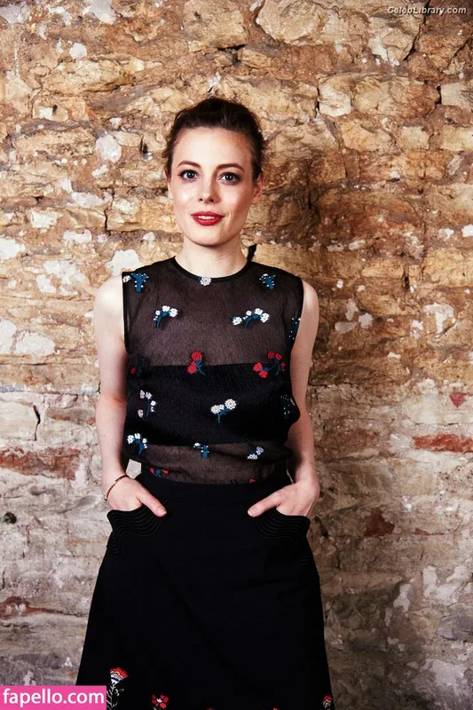 Gillian Jacobs photo 13 of 786