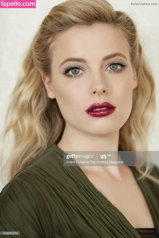 Gillian Jacobs photo 7 of 786