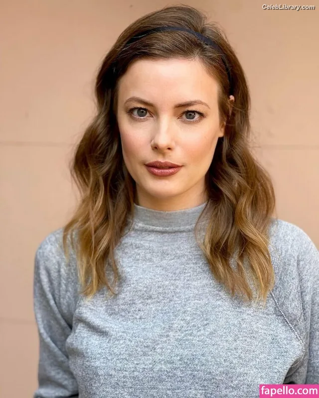 Gillian Jacobs photo 8 of 786