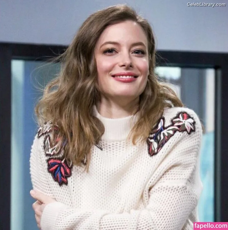 Gillian Jacobs photo 11 of 786