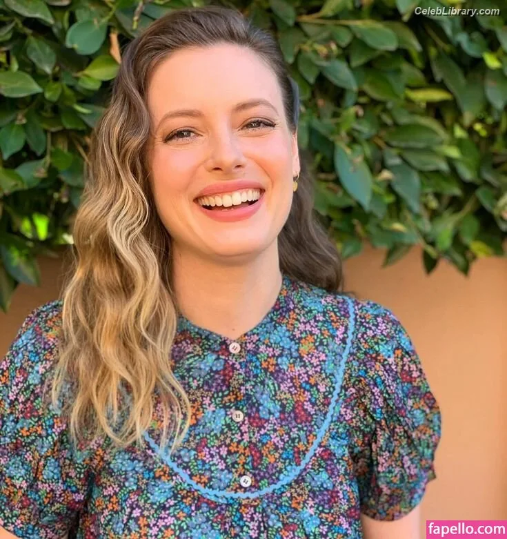 Gillian Jacobs photo 16 of 786
