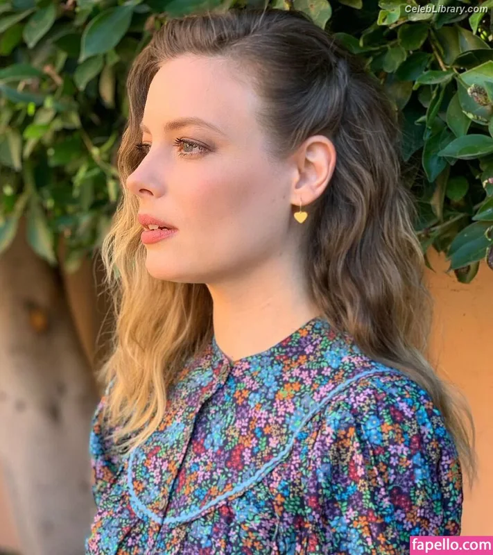 Gillian Jacobs photo 17 of 786