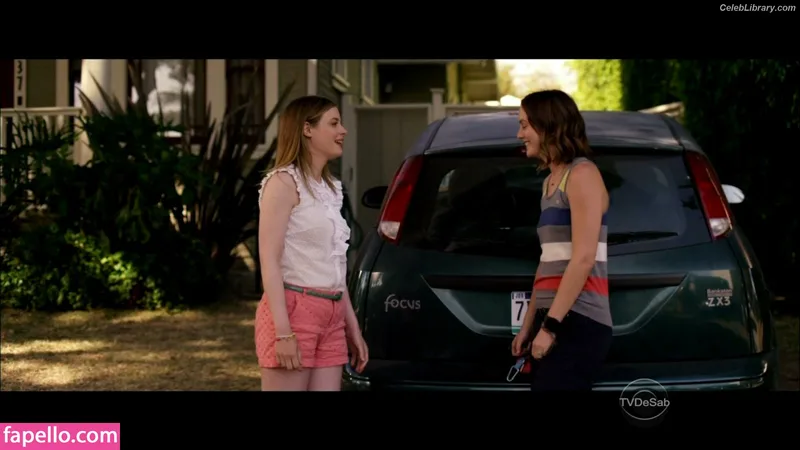 Gillian Jacobs photo 9 of 786