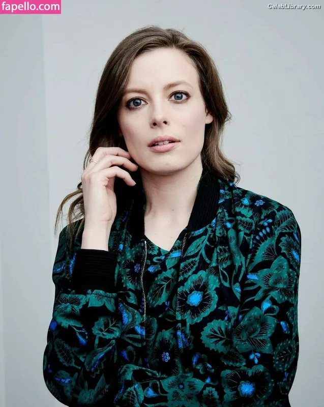 Gillian Jacobs photo 17 of 786