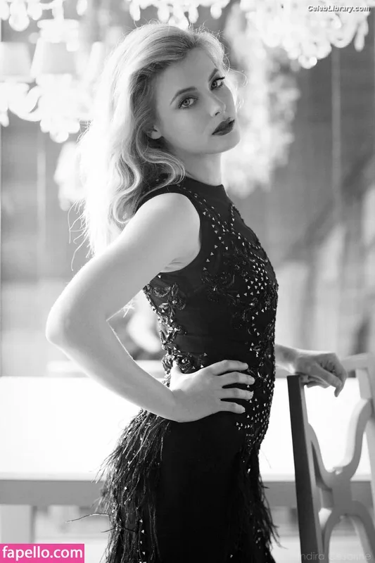 Gillian Jacobs photo 20 of 786
