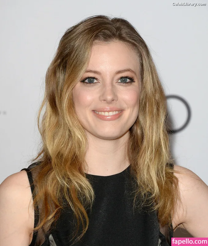 Gillian Jacobs photo 1 of 786