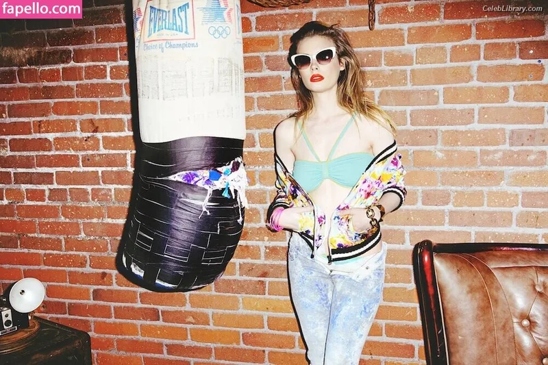 Gillian Jacobs photo 4 of 786