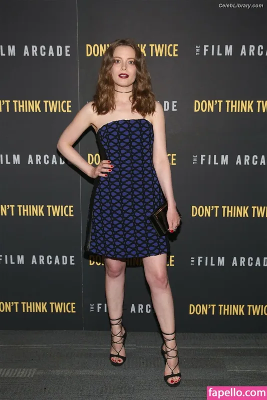 Gillian Jacobs photo 8 of 786