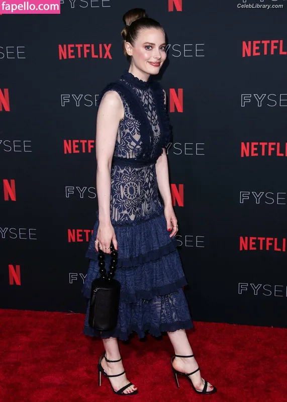 Gillian Jacobs photo 16 of 786