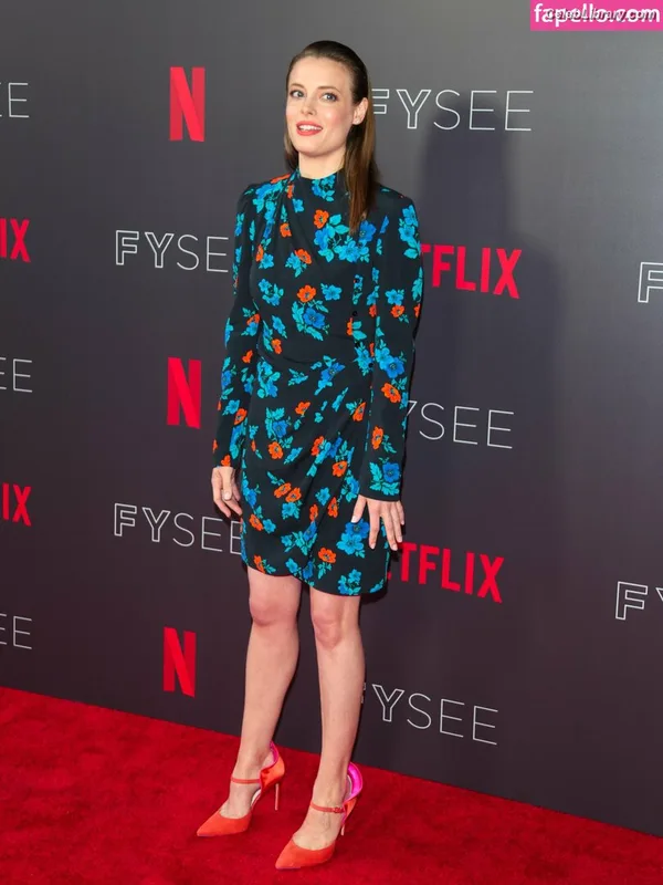 Gillian Jacobs photo 6 of 786