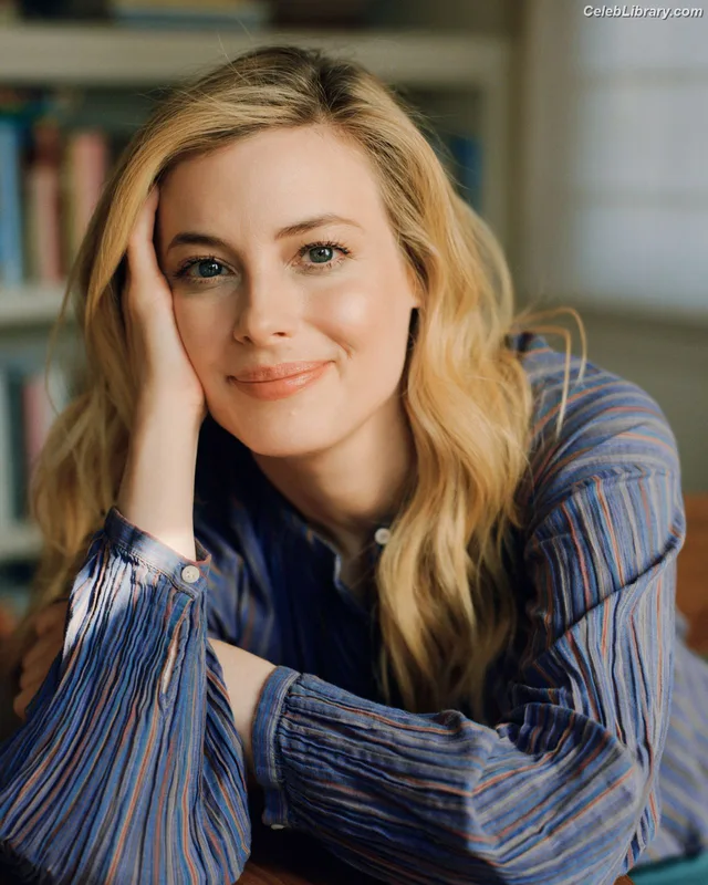 Gillian Jacobs photo 11 of 786