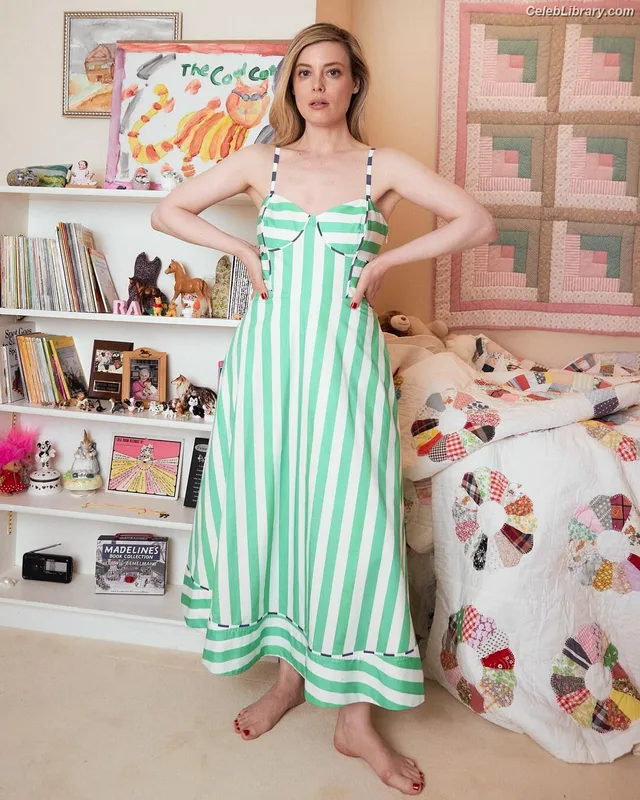 Gillian Jacobs photo 1 of 786
