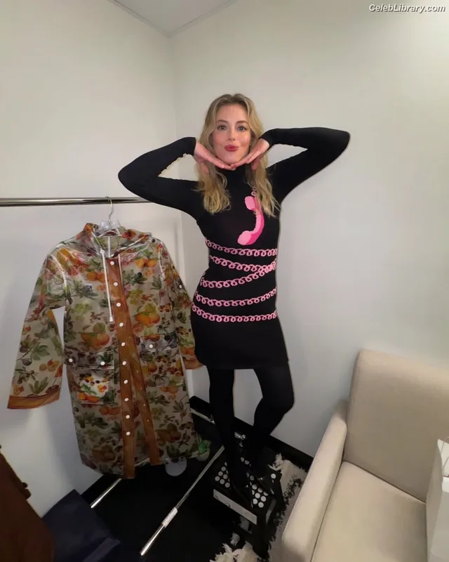 Gillian Jacobs photo 2 of 786