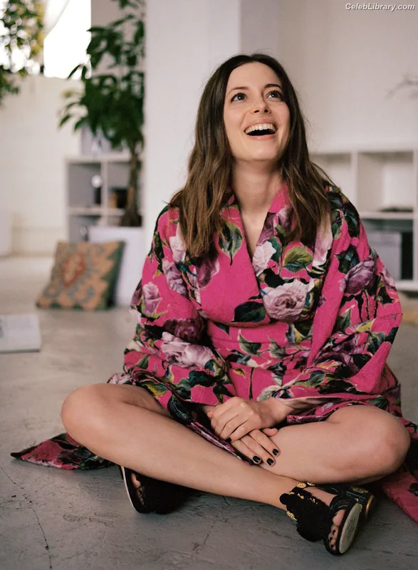 Gillian Jacobs photo 15 of 786