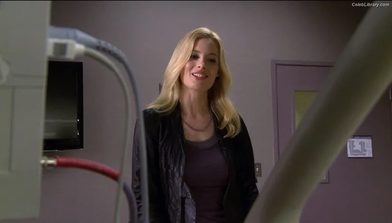 Gillian Jacobs photo 19 of 786