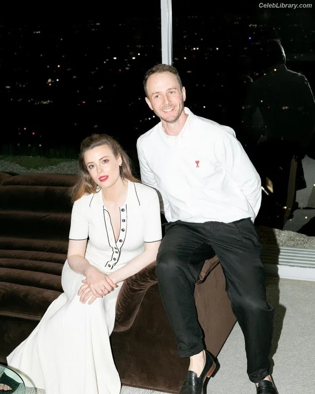Gillian Jacobs photo 5 of 786