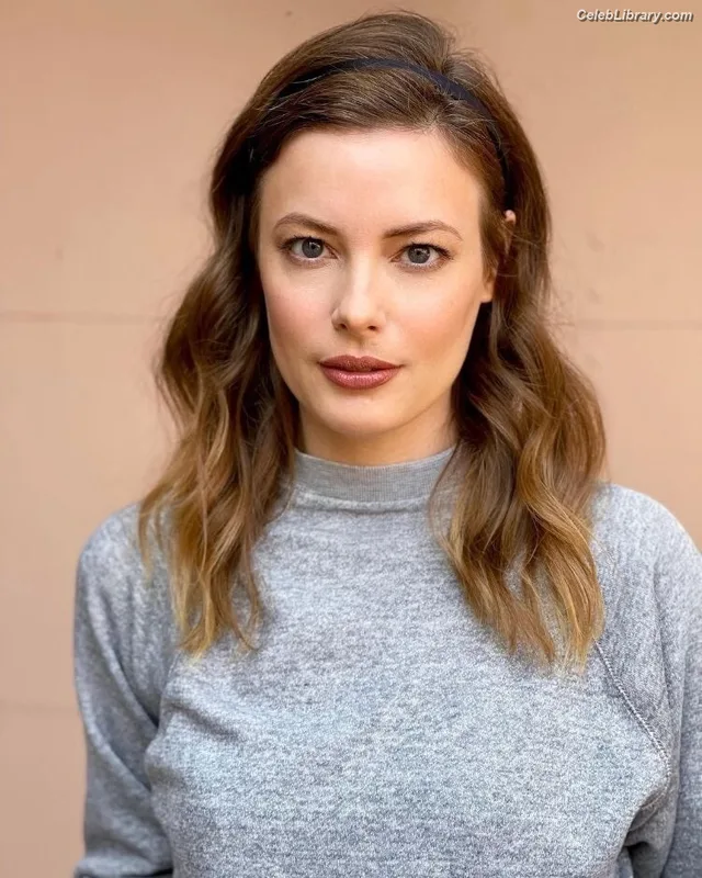 Gillian Jacobs photo 12 of 786