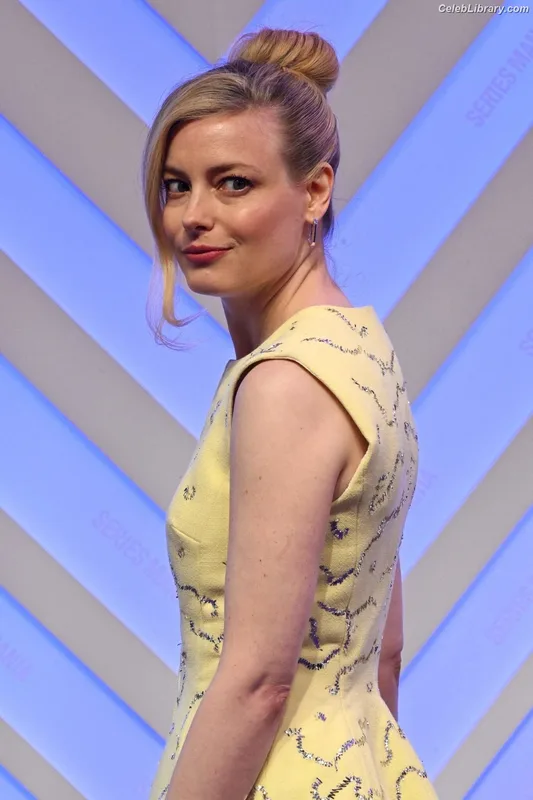 Gillian Jacobs photo 17 of 786