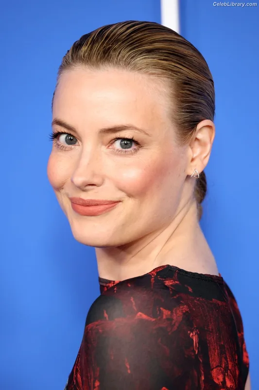 Gillian Jacobs photo 22 of 786