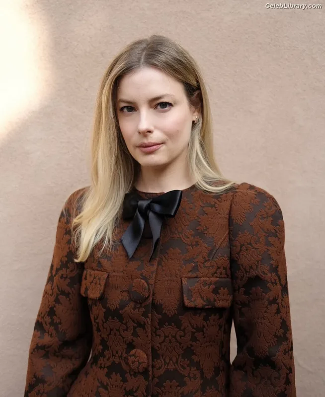 Gillian Jacobs photo 5 of 786