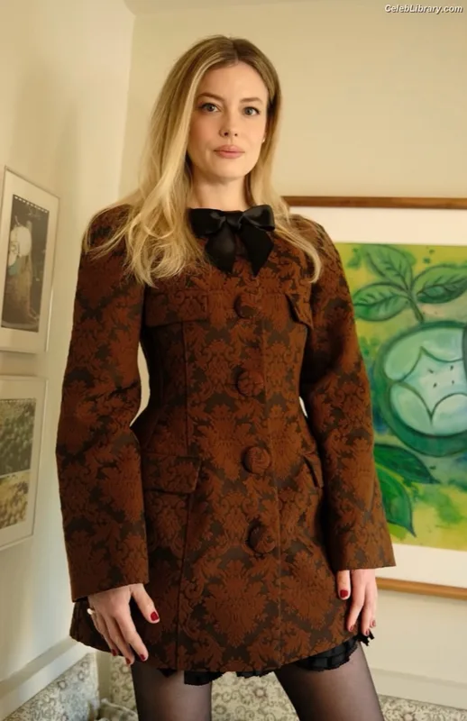 Gillian Jacobs photo 6 of 786