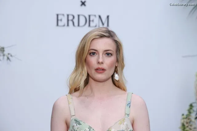 Gillian Jacobs photo 19 of 786