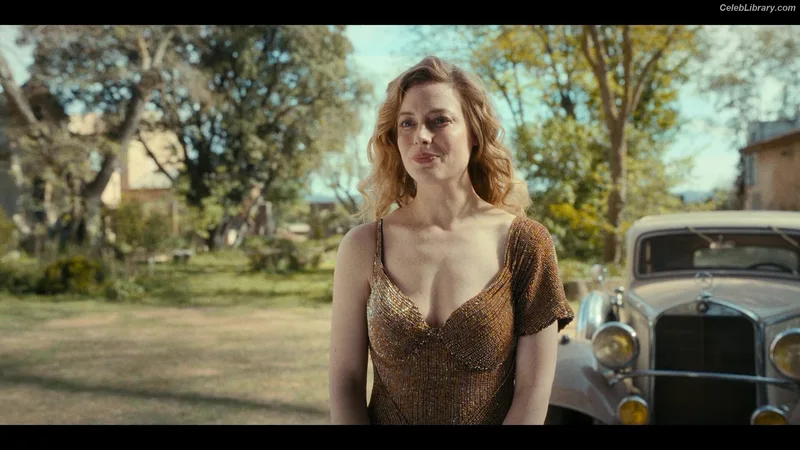 Gillian Jacobs photo 7 of 786