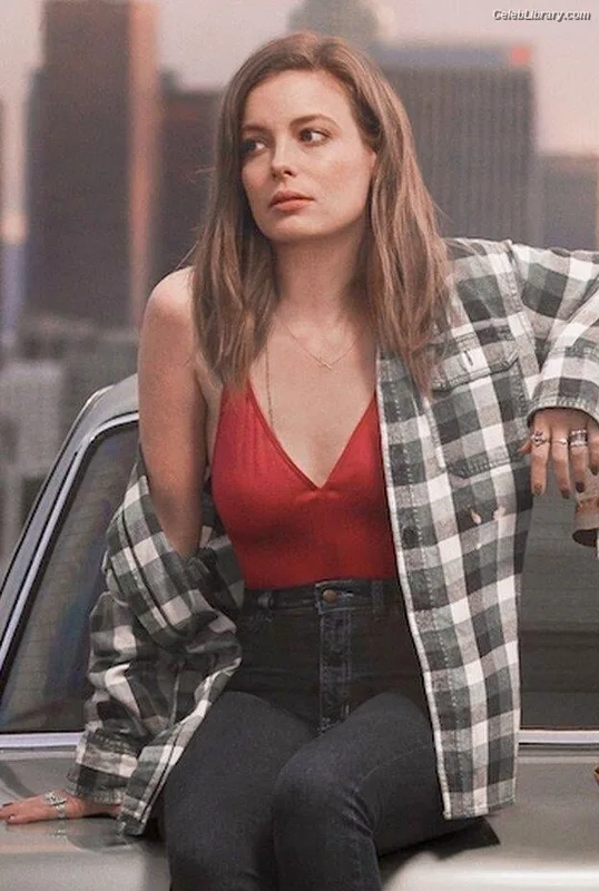 Gillian Jacobs photo 12 of 786