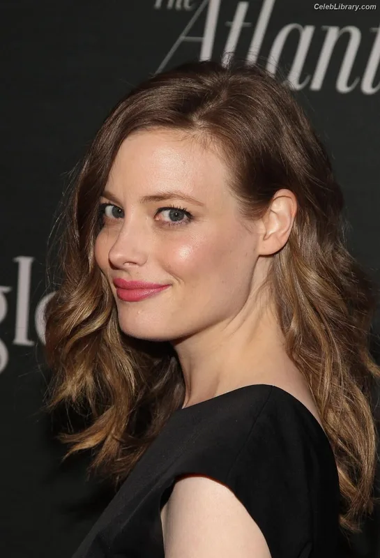 Gillian Jacobs photo 13 of 786