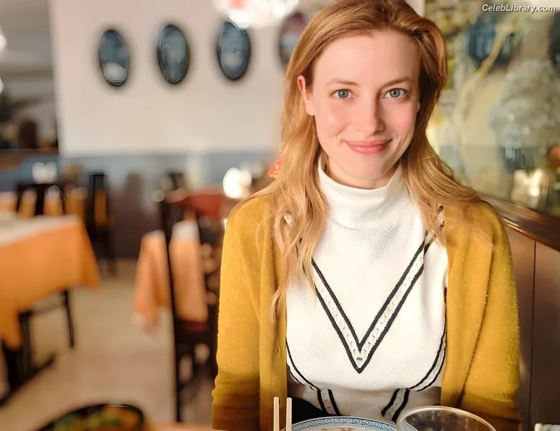 Gillian Jacobs photo 12 of 786