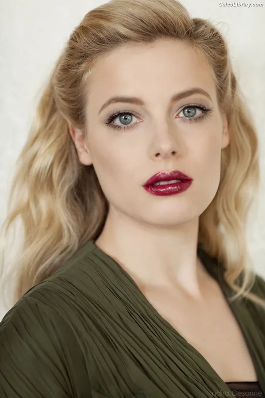 Gillian Jacobs photo 14 of 786