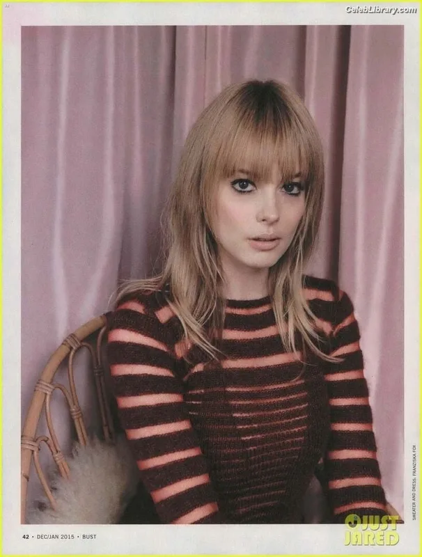 Gillian Jacobs photo 17 of 786