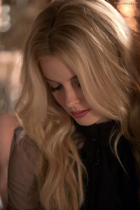 Gillian Jacobs photo 4 of 786