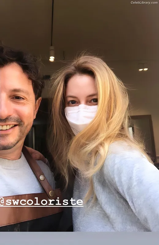 Gillian Jacobs photo 9 of 786