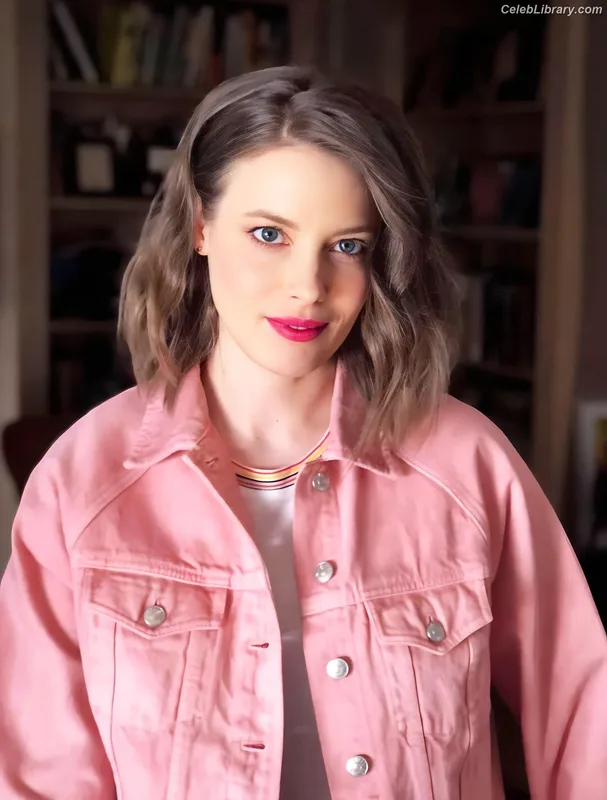 Gillian Jacobs photo 14 of 786