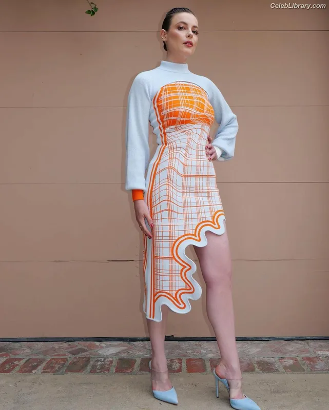 Gillian Jacobs photo 14 of 786