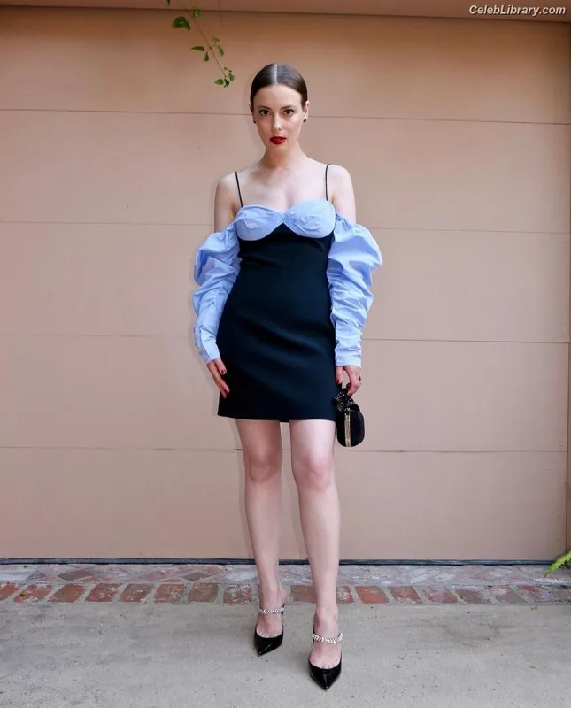 Gillian Jacobs photo 16 of 786