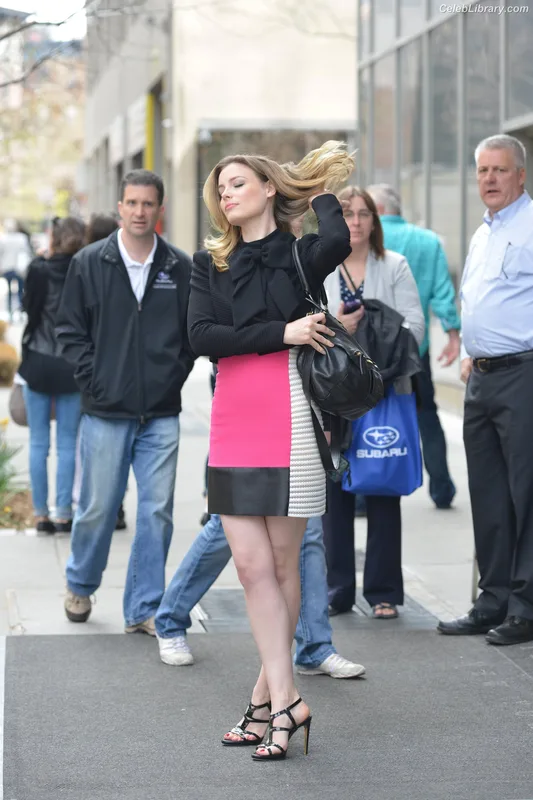 Gillian Jacobs photo 20 of 786
