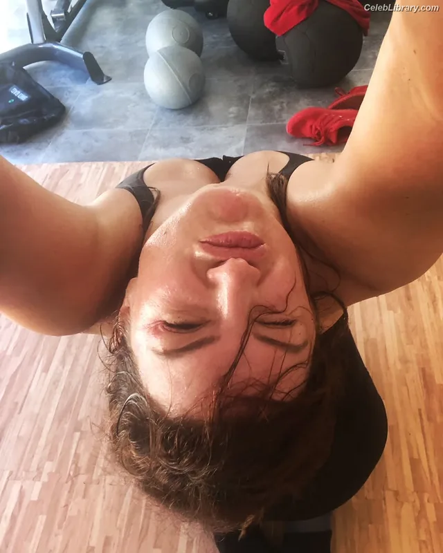 Gina Carano photo 8 of 231