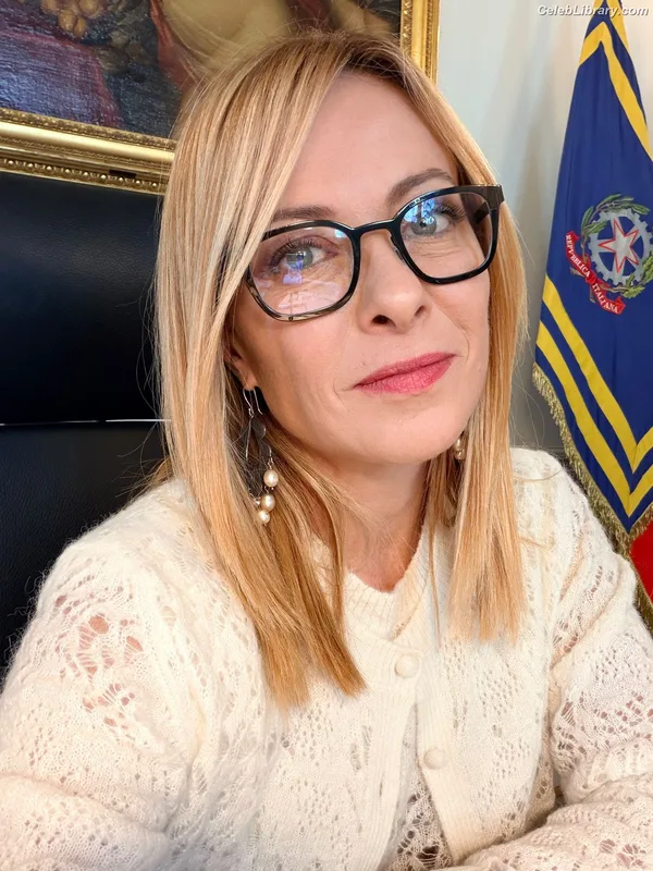 Giorgia Meloni photo 17 of 63