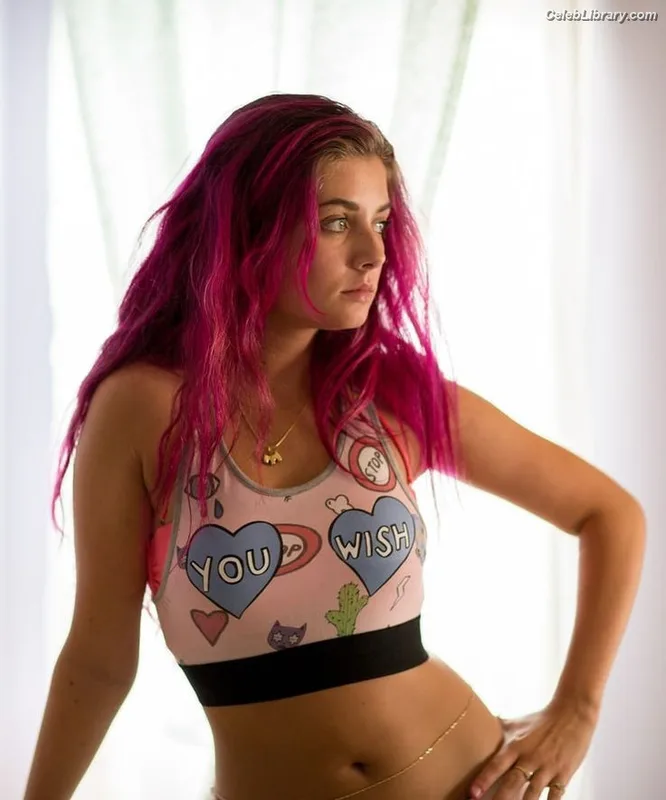 Giorgia Whigham photo 13 of 43