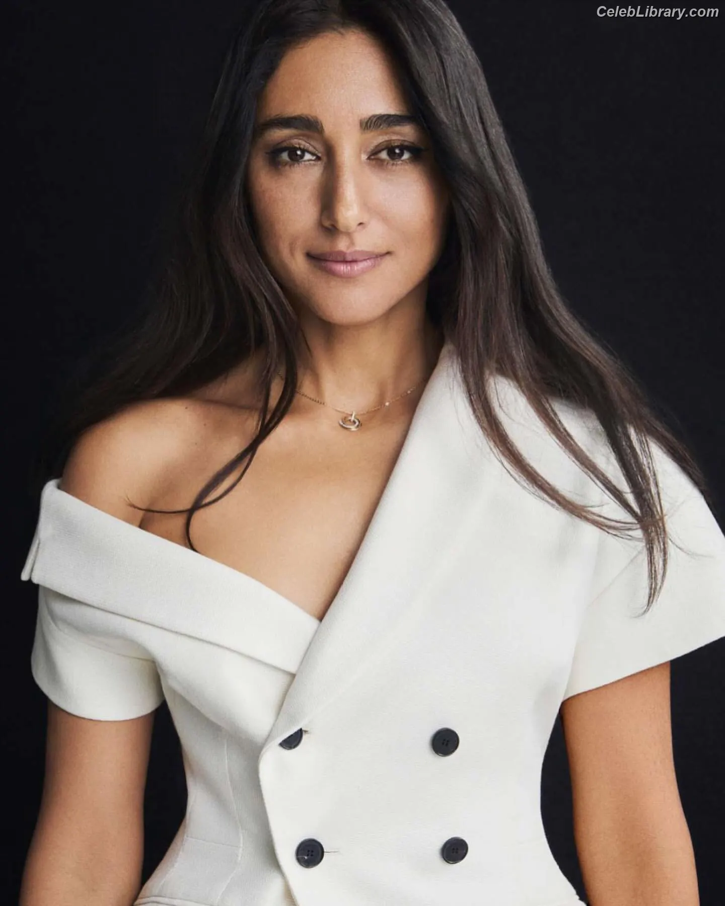 Golshifteh Farahani photo 11 of 37