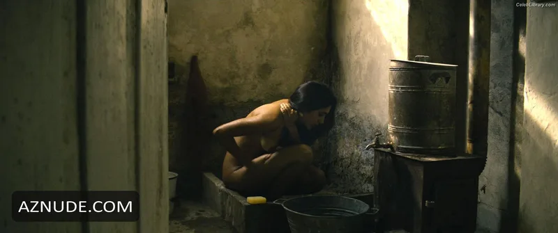 Golshifteh Farahani photo 1 of 38