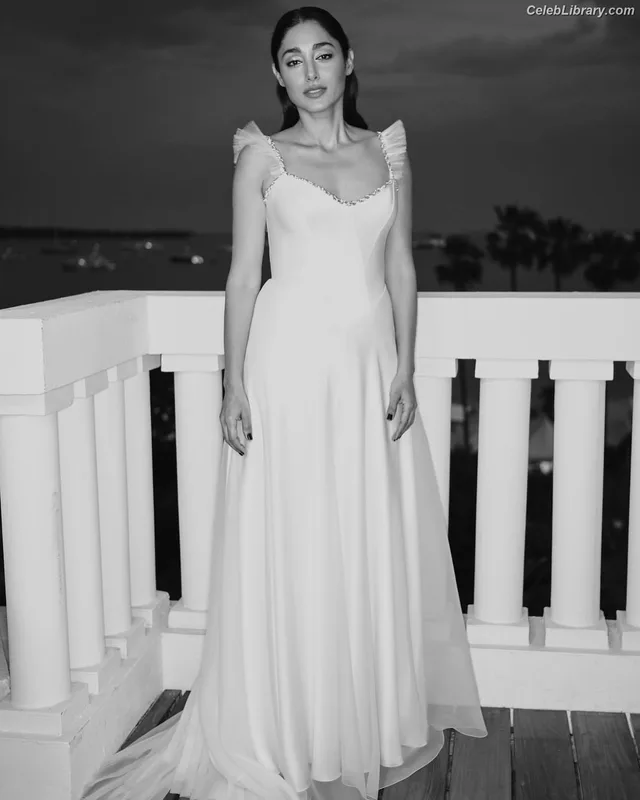 Golshifteh Farahani photo 1 of 38