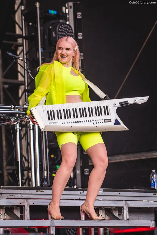 Grace Chatto photo 9 of 181