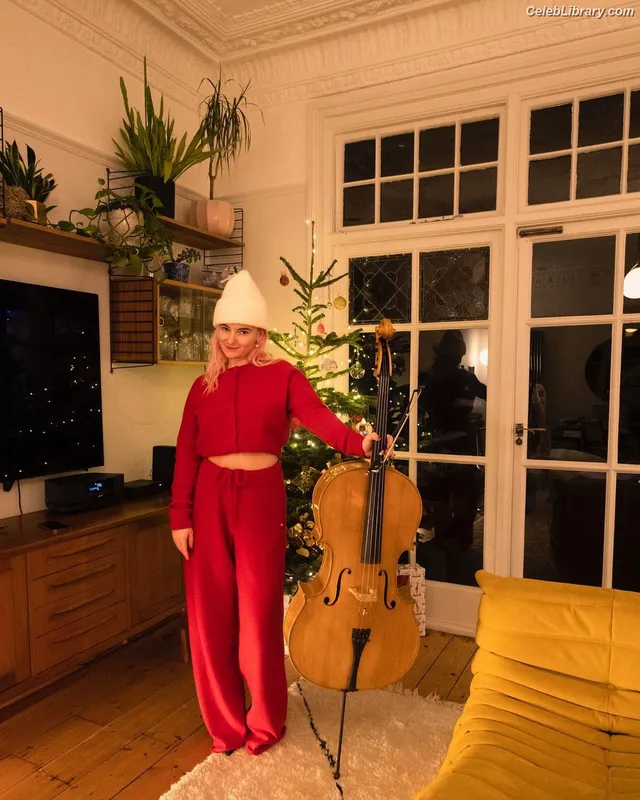 Grace Chatto photo 9 of 181