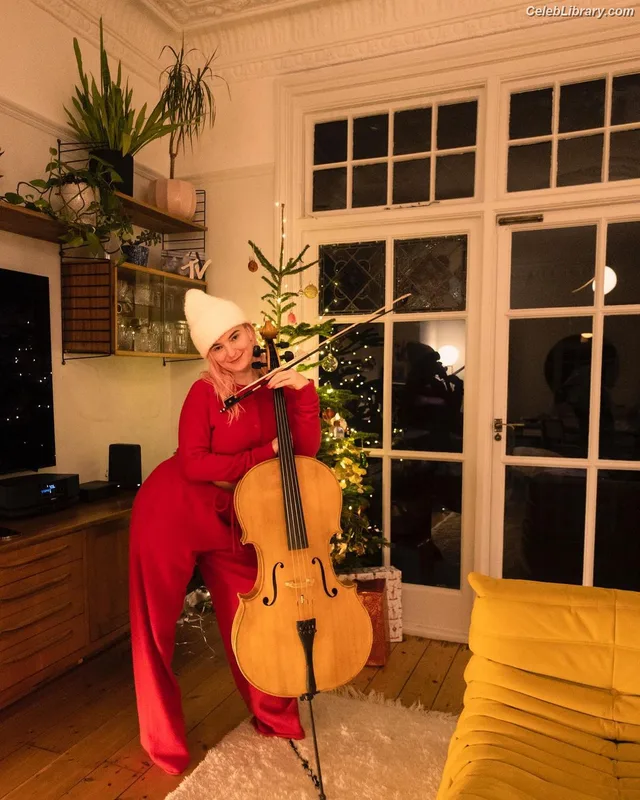 Grace Chatto photo 10 of 181