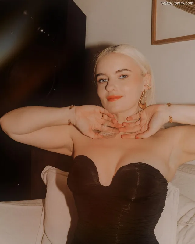 Grace Chatto photo 2 of 181
